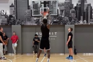 打磨技术短板!范德彪转发自己练罚球的视频 上赛季命中率仅55.6%