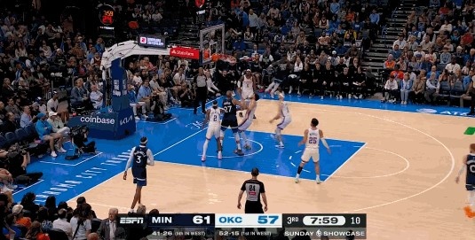 九游体育-无所不能!兰德尔封盖SGA&进攻端予取予求两节半已经砍下26+5+5